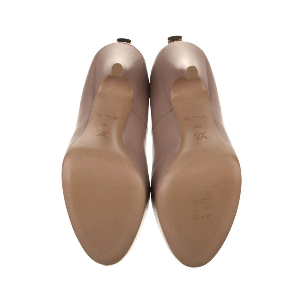 Louis Vuitton Beige leather LV logo Charms Oh Really! Pumps 40 sz - Picture 4 of 7